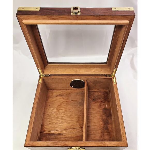 Capri-Elegant Quality Importers Wooden Desktop Humidor With Hygrometer - Picture 4 of 10